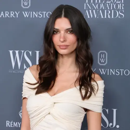 Emily Ratajkowski Biography Net Worth Age And Height 